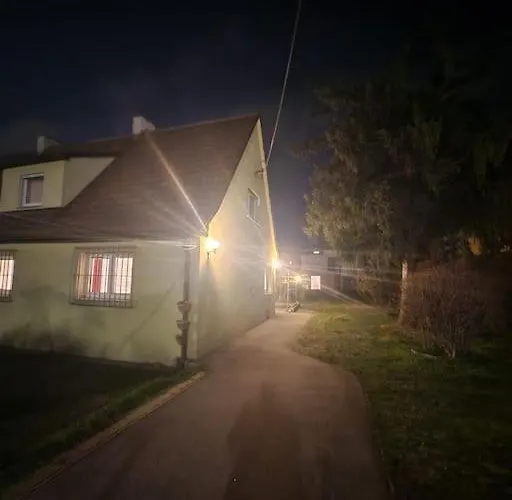 Nyaraló Haus Mit Garten, U Bahn Naehe, Gratis Parkplaetze *