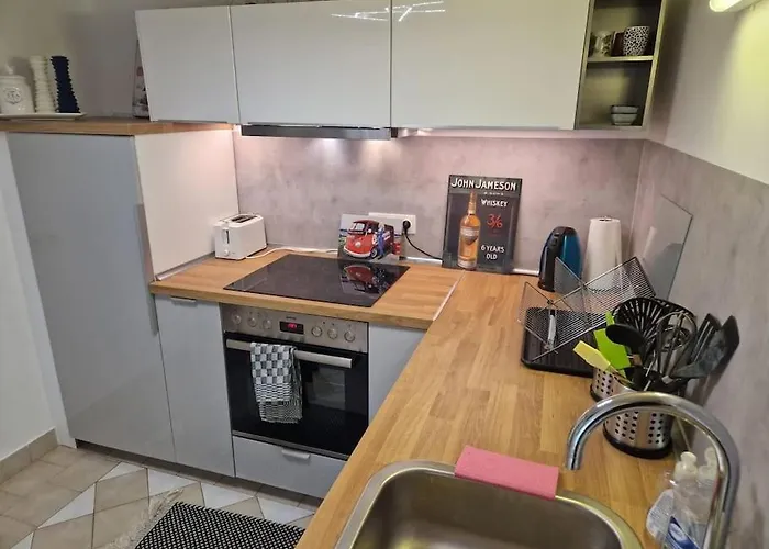 Haus Mit Garten, U Bahn Naehe, Gratis Parkplaetze Nyaraló Bécs