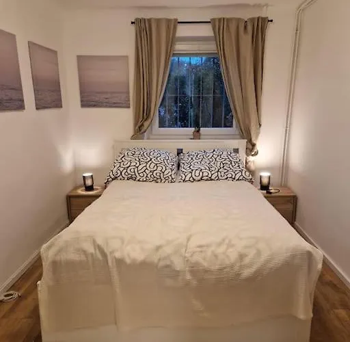 Haus Mit Garten, U Bahn Naehe, Gratis Parkplaetze *