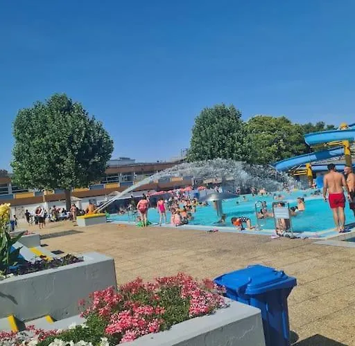 Haus Mit Garten, U Bahn Naehe, Gratis Parkplaetze Nyaraló Bécs